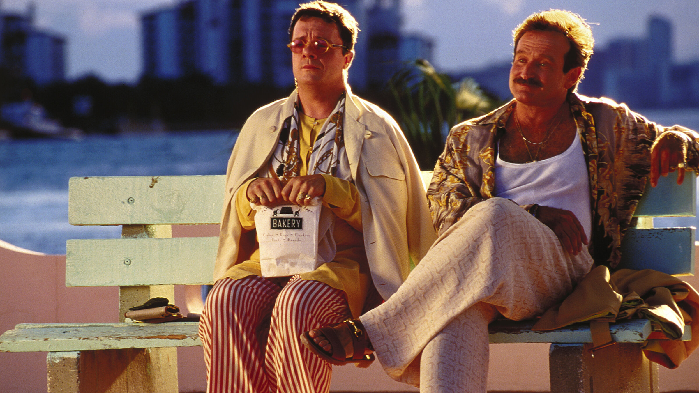 El clásico de Robin Williams que rompe Netflix: 'La jaula de las locas' vuelve a ser furor